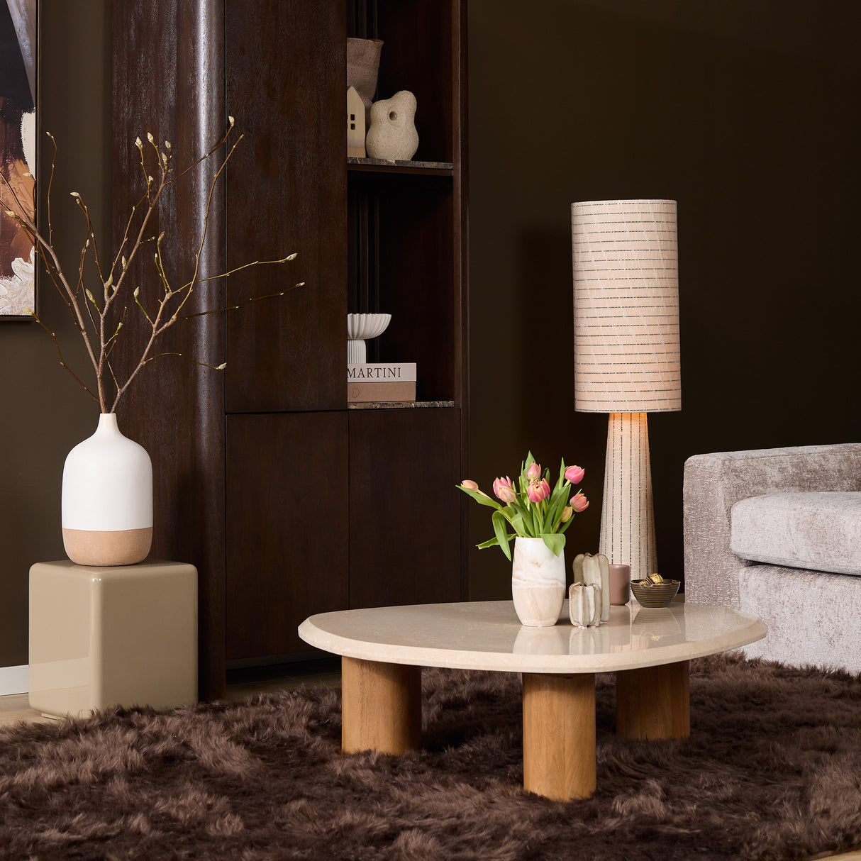 Couchtisch – Natur Mangoholz, Marmor Platte, Organische Form 100 cm – Nuvé | Starfurn