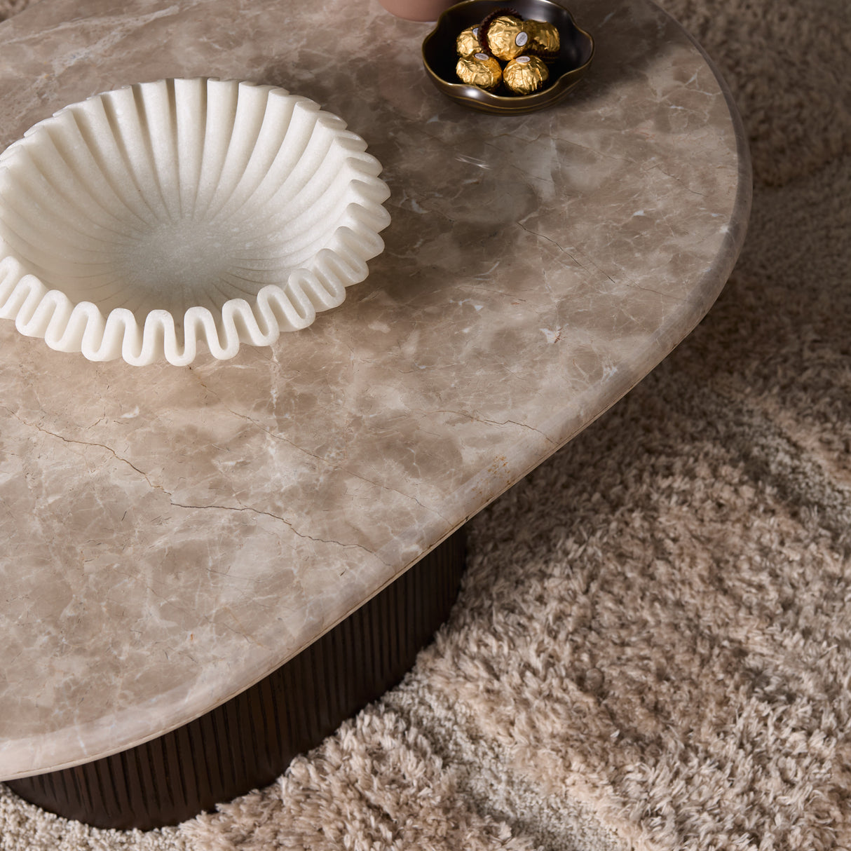 Couchtisch – Marmorplatte, Mangoholz, Rillenstruktur – Noel | Starfurn