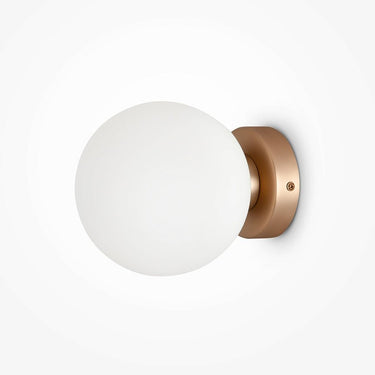 Wandleuchte Gold, Metallrahmen, mattweißer Glasschirm – Basic form | Maytoni - Esszett Luxury | Stilvolles Wohnen mit Charakter