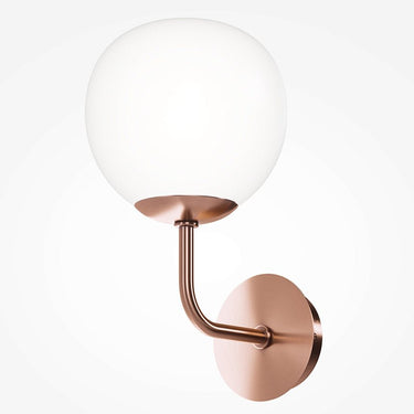 Wandleuchte mit Satin - Gold - Finish und weißem satiniertem Glasschirm – Erich | Maytoni - Esszett Luxury | Stilvolles Wohnen mit Charakter