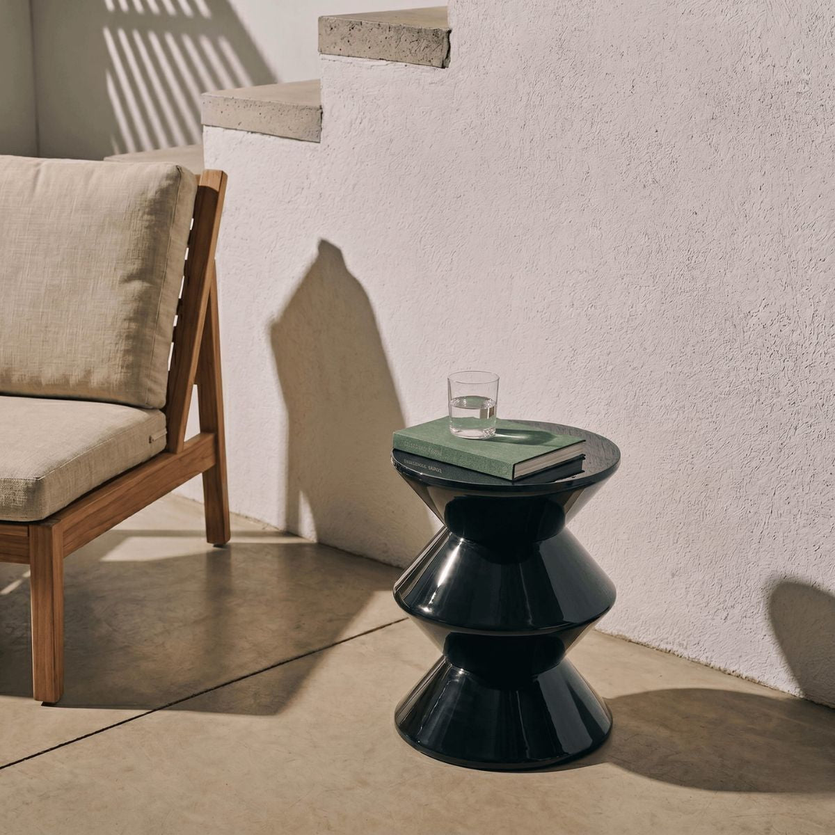 Beistelltisch – Kunststoff Material, Organisches Design, Schwarze Farbe - Lotus | Kick Collection