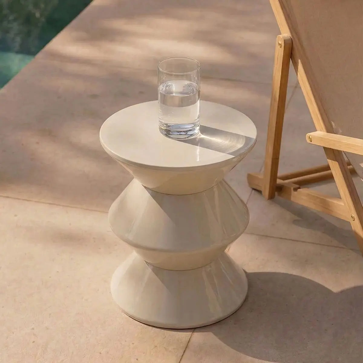 Beistelltisch – Kunststoff Material, Organisches Design, Beige Farbe - Lotus | Kick Collection