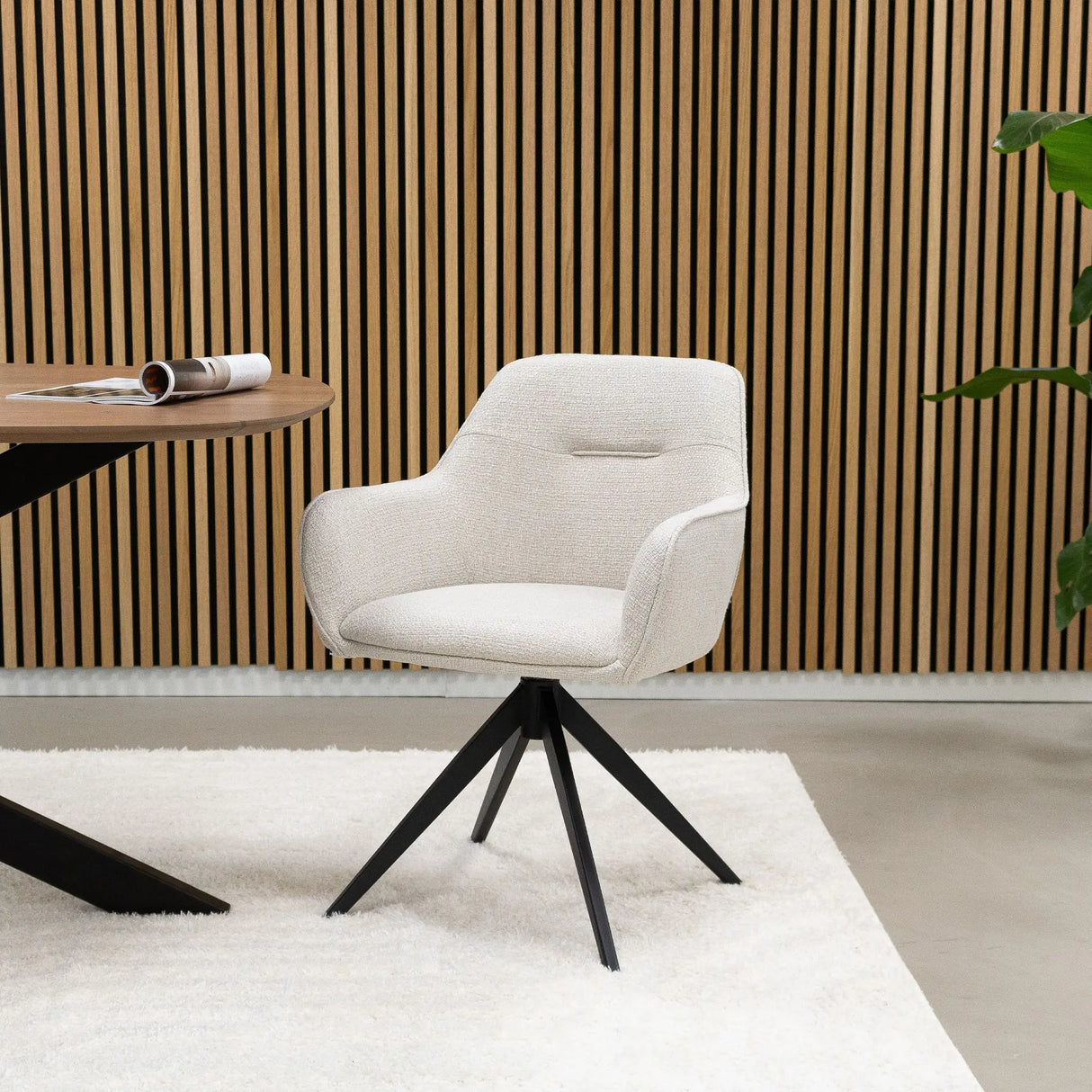 Esszimmerstuhl – Weiße Farbe, Grober Texturstoff, 360° Drehfunktion - Arne | Kick Collection