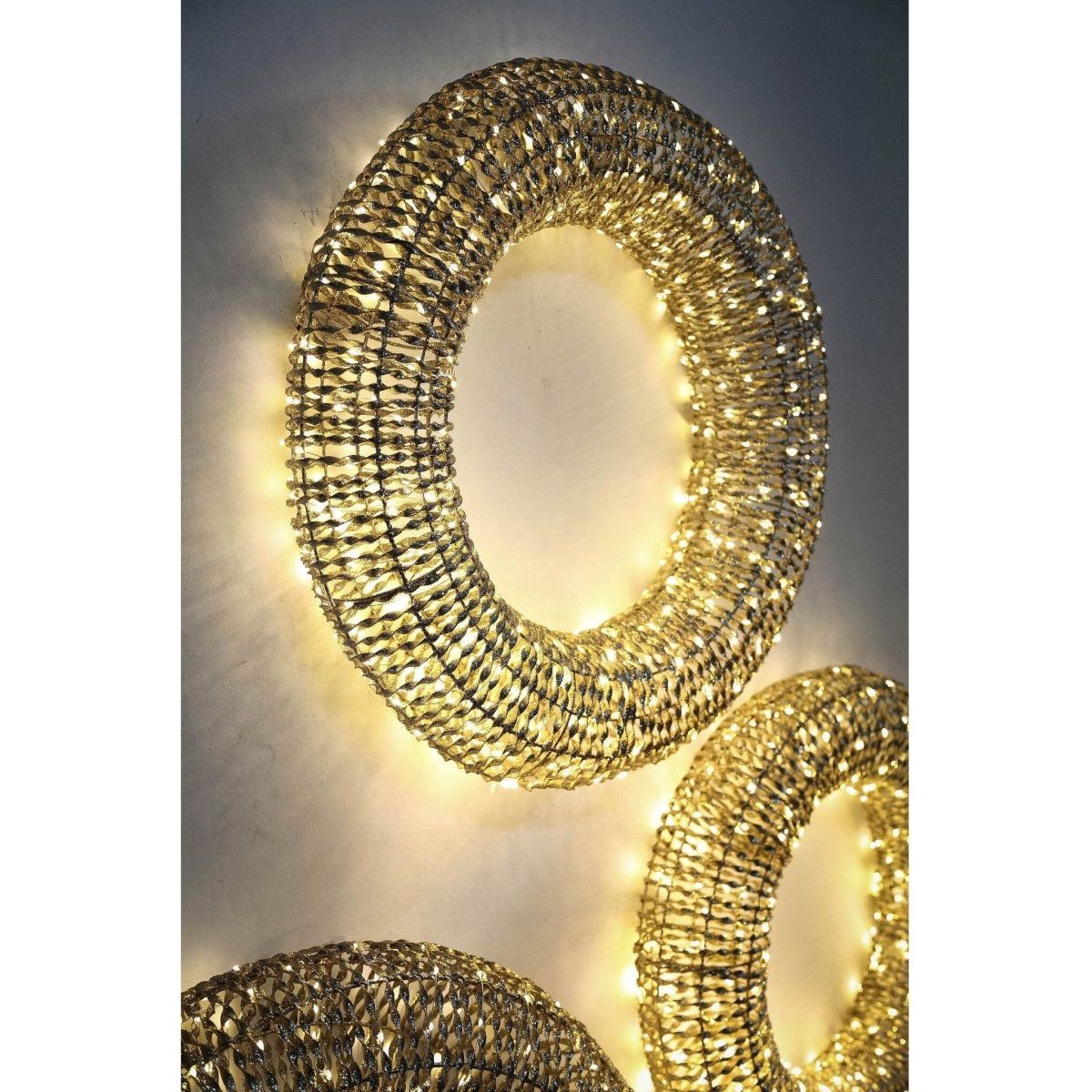 PTMD Kranz mit LED - Hibba Bronze L von PTMD - Esszett Luxury | Stilvolles Wohnen mit Charakter