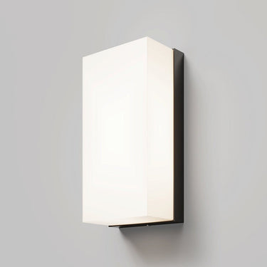 Wandleuchte mit graphitfarbenem Aluminiumrahmen und weißem Matt - Diffusor – Badd | Maytoni - Esszett Luxury | Stilvolles Wohnen mit Charakter