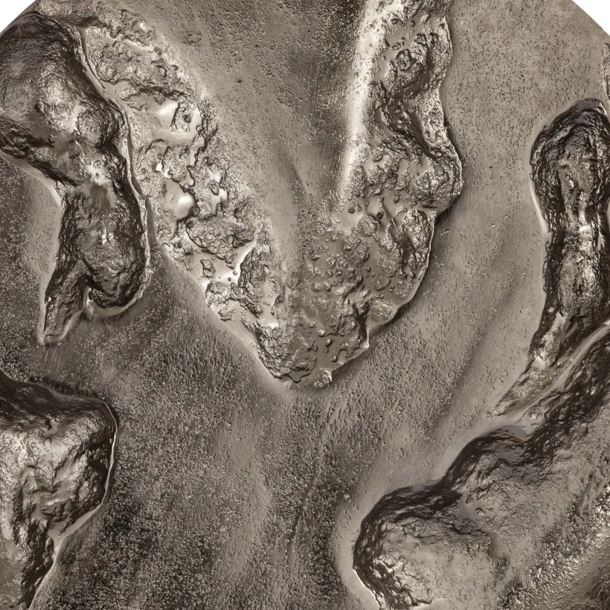 Aluminum wall decor with a three-dimensional structure, shiny silver look and modern design impact – Yce | PTMD