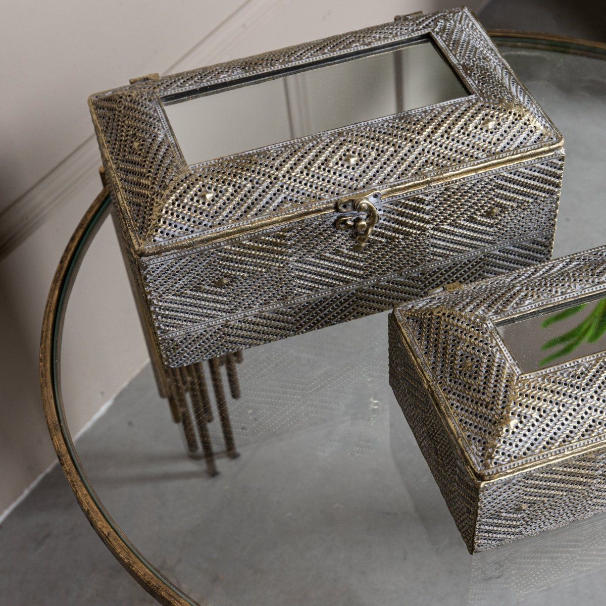 Aufbewahrungsbox mit Deckel - Tavin Antique Gold iron (Set aus 2) von PTMD - Esszett Luxury | Stilvolles Wohnen mit Charakter
