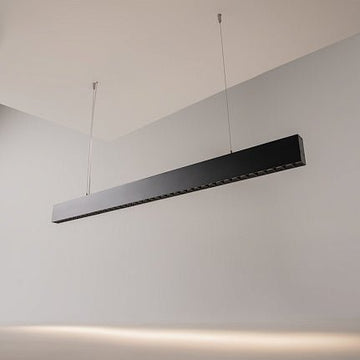 Pendelleuchte Schwarzes Aluminiumgehäuse mit mattiertem Polycarbonat - Diffusor, integrierter LED und modernem Design – Arc | Maytoni - Esszett Luxury | Stilvolles Wohnen mit Charakter