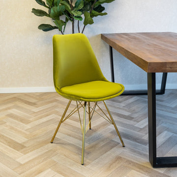 Esszimmerstuhl – Velvet Stoff, Goldfarbenes Metallgestell, Kuipform Design, Grün Farbe - Velvet | Kick