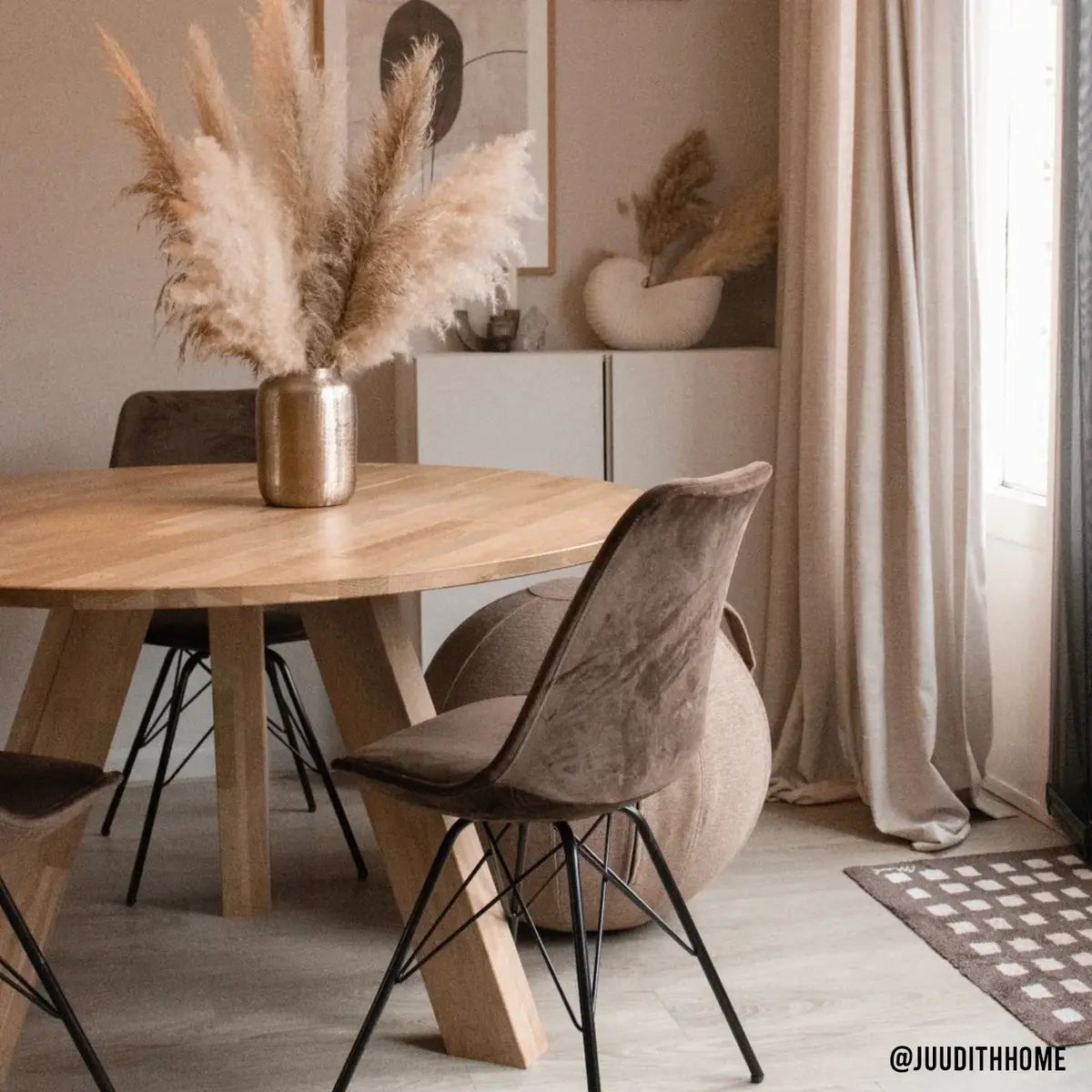 Esszimmerstuhl – Velvet Stoff, Metallgestell, Kuipform Design, Rosa Farbe - Velvet | Kick