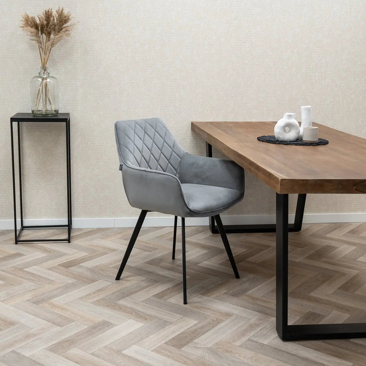 Esszimmerstuhl – Velvet Stoff, Schwarzes Metallgestell, Graue Farbe - Karl | Kick Collection
