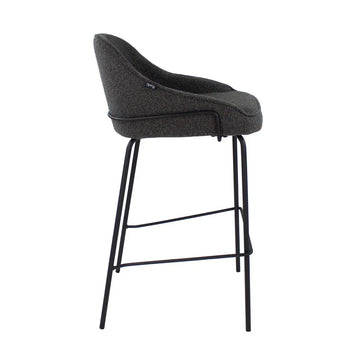 Barstuhl – Bouclé Stoff, Metallrahmen, Rückenlehne Design, Dunkelgrau - Sepp | Kick