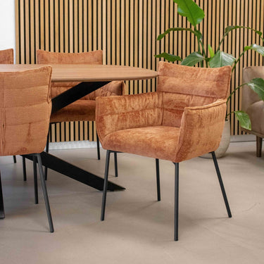 Esszimmerstuhl – Terrafarbener Chenille-Stoff, Schwarzes Metall, Moderne Form - Goos | Kick Collection