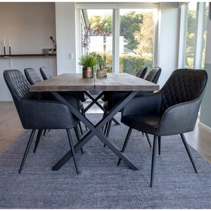 Esszimmerstuhl – Dunkelgraues PU Leder, Schwarzes Metallgestell, Ergonomische Sitzform - Harbo | House Nordic