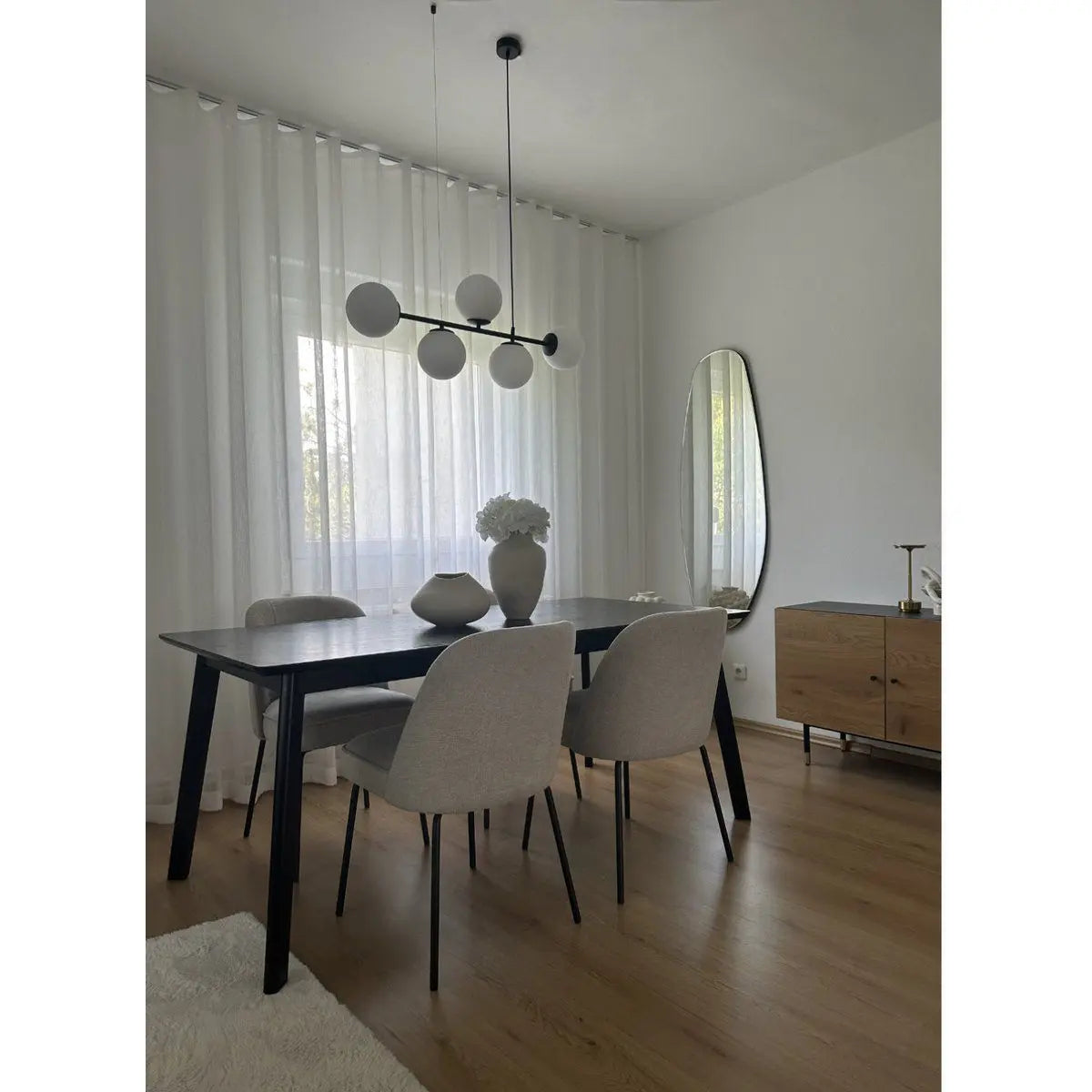 Esszimmerstuhl – Champagner Farbe, Weicher Stoff, Runde Rückenlehne - Britt | Kick Collection