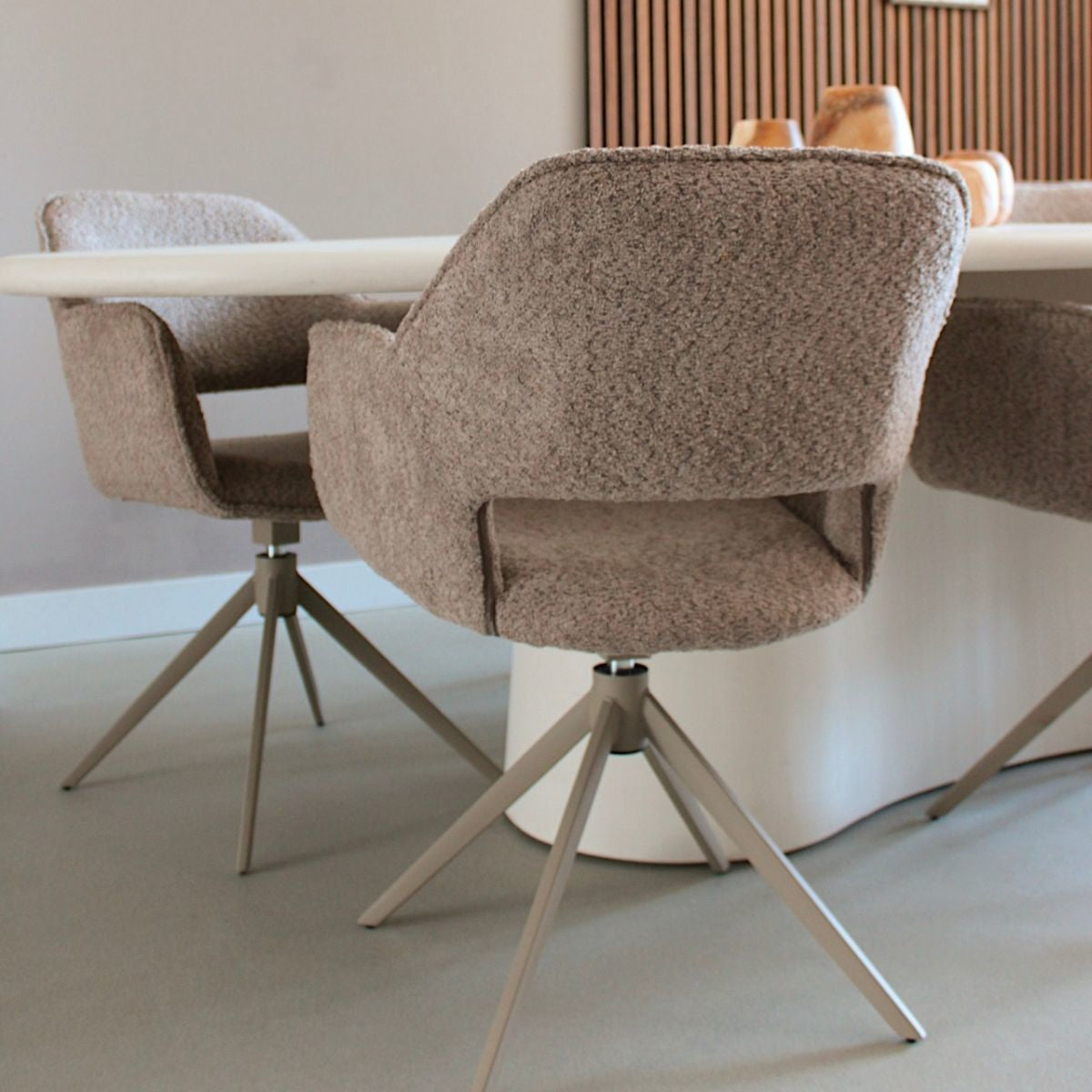Drehstuhl – Bouclé Stoff, Taupe Metallgestell, Beige Farbe - Owen | Kick Collection