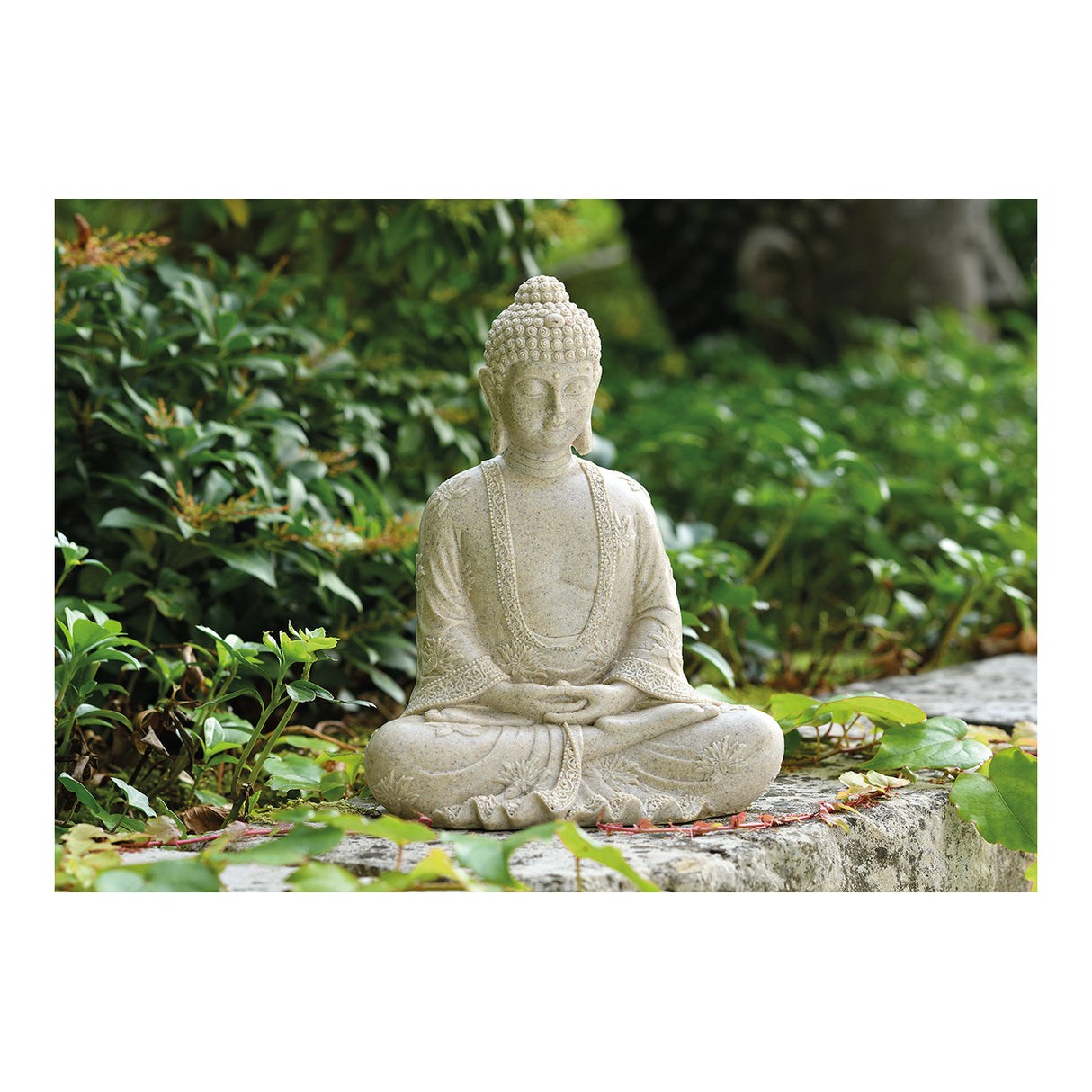 Buddha-Statue aus Poly in Beige mit matter Optik, detailreicher Skulptur-Form & freistehendem Standdesign | Wurm