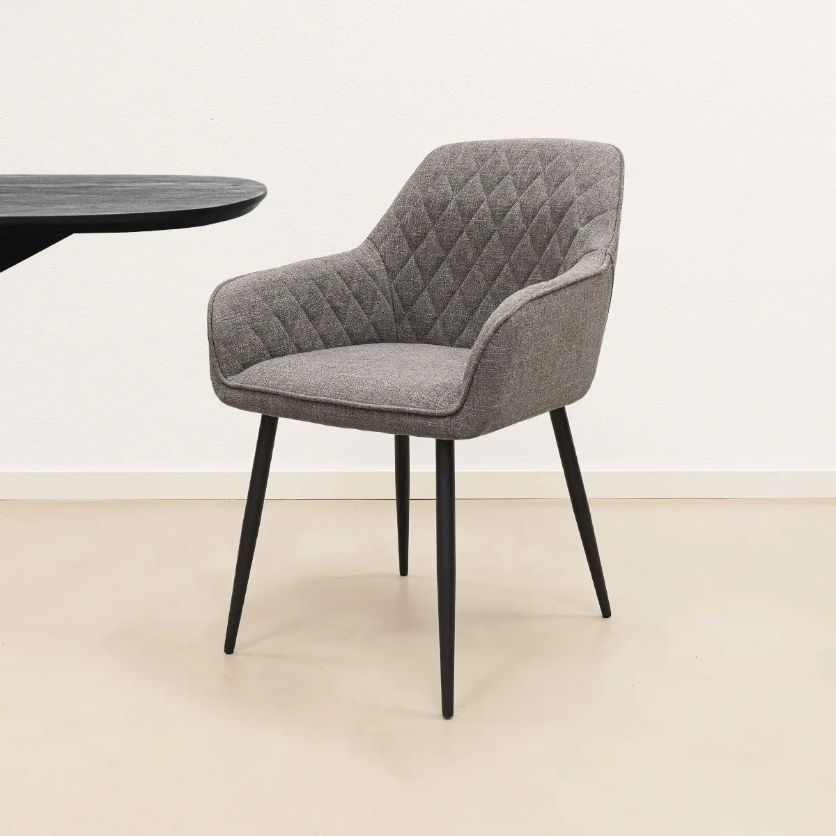 Esszimmerstuhl – Texture Stoff, Rautensteppung, Dunkelgraue Farbe - Jip | Kick Collection