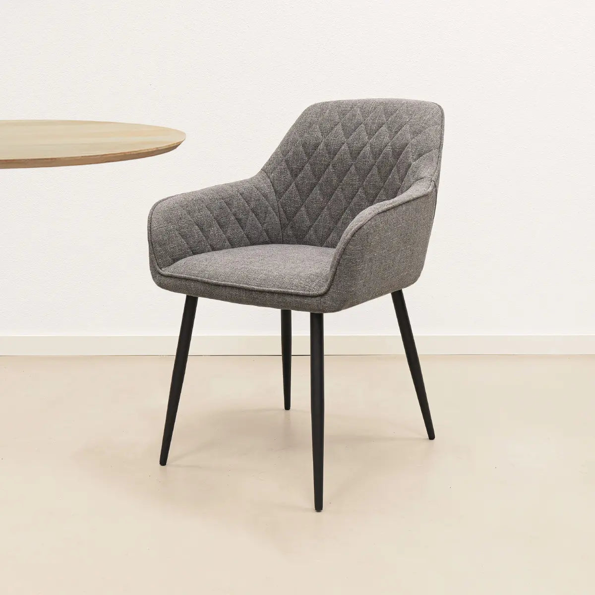 Esszimmerstuhl – Texture Stoff, Rautensteppung, Dunkelgraue Farbe - Jip | Kick Collection