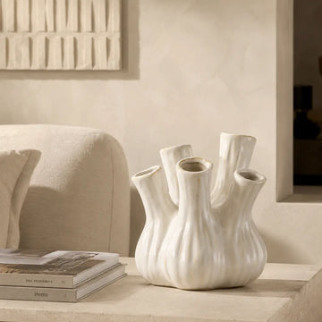 Vase made of white ceramic with a smooth surface & minimalist style | Worm