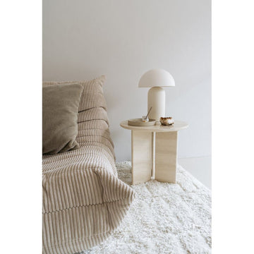 Beistelltisch – Travertinmarmor, Handgefertigte Verarbeitung, Polierte Oberfläche, Abgerundete Details – Jade | Studio Femme Home