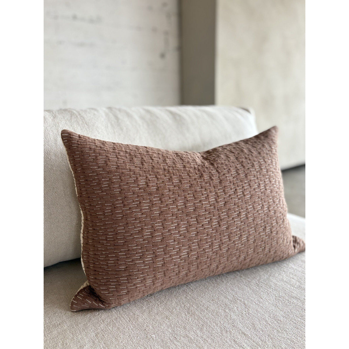 Kissenbezug – Bio-Baumwolle, Gestepptes Design, Braun-Ecru Farbe - Olivia | Studio Femme Home