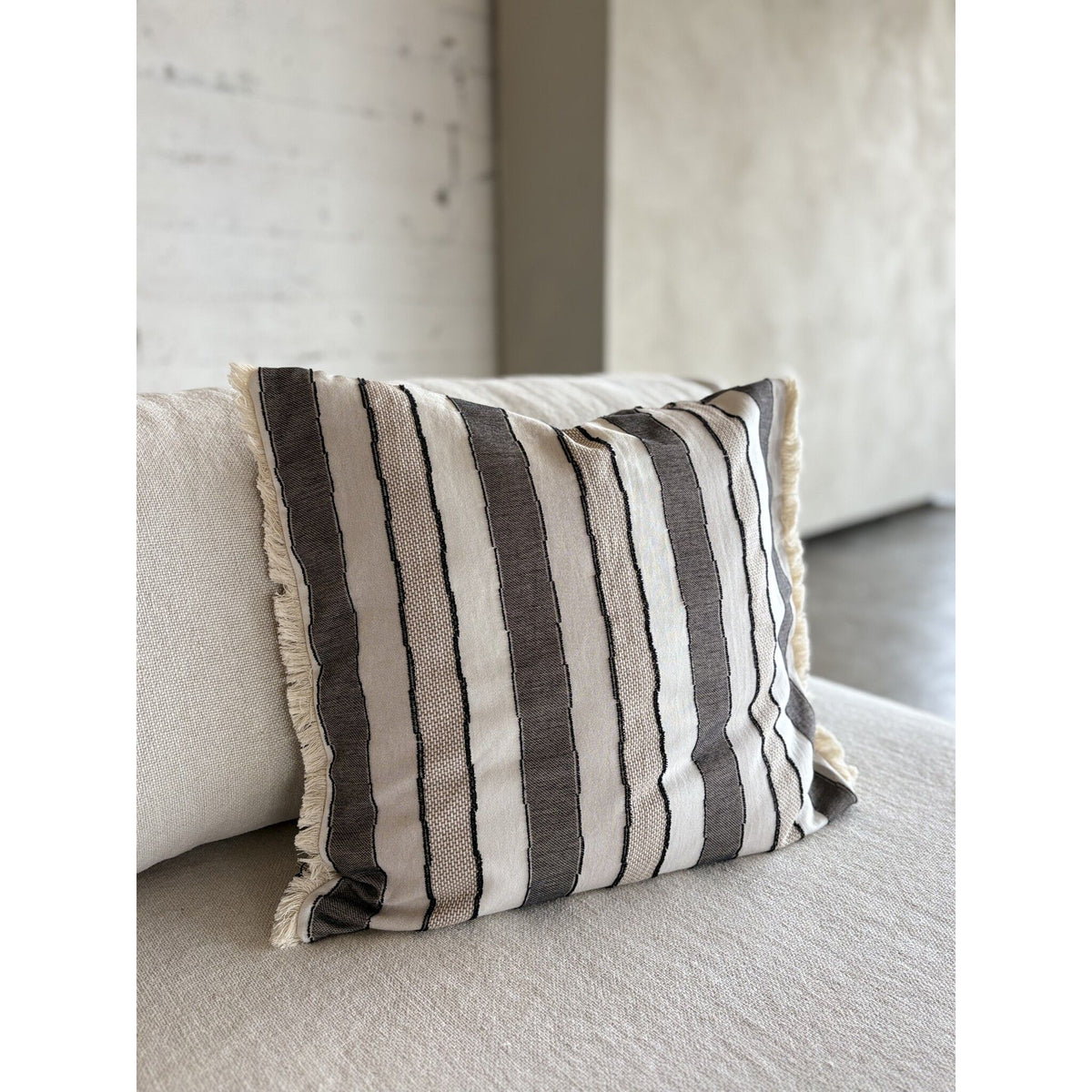 Kissenbezug – Bio-Baumwolle, Gewebtes Streifendesign, Naturfarbe - Holly | Studio Femme Home