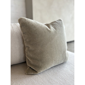 Kissenbezug – Mohair Velours, Modernes Design, Salbeigrüne Farbe, 50x50 cm - Amy | Studio Femme Home
