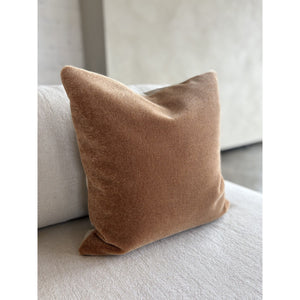 Kissenbezug – Mohair Velours, Modernes Design, Karamellfarbe, 50x50 cm - Amy | Studio Femme Home