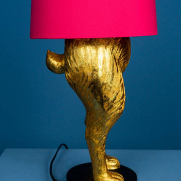 Tischleuchte – Skulpturales Design, Verspieltes Tiermotiv, Polyresin-Konstruktion, Zweifarbiges Finish – Hiding Bunny | WERNS