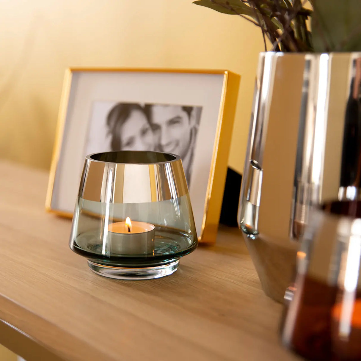 Teelichthalter – Mundgeblasenes Glas, Silberfarbener Rand, Stimmungsvolles Design - Jona | Fink Living
