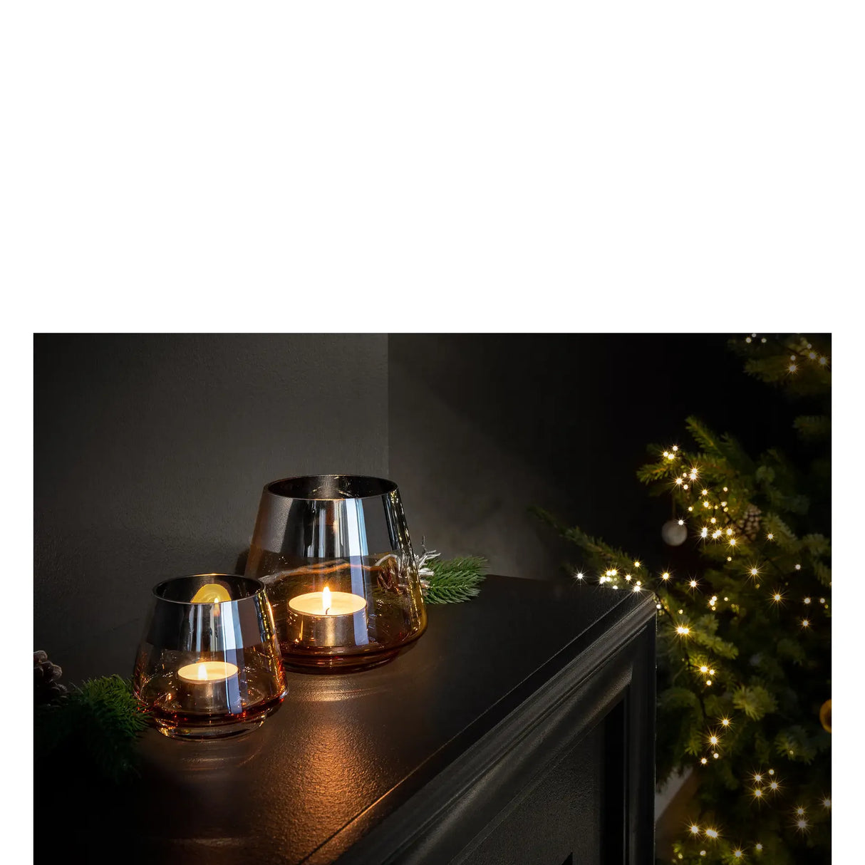 Teelichthalter – Mundgeblasenes Glas, Silberfarbener Rand, Stimmungsvolles Design - Jona | Fink Living