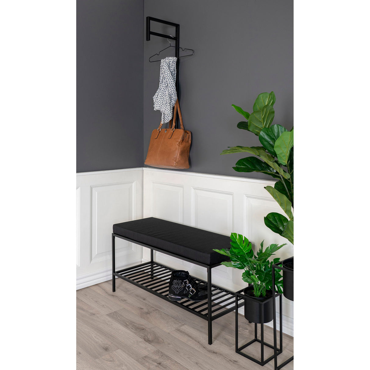 Integrierte Ablage, Weich Gepolstert, Schwarzes Metallgestell - Vita | House Nordic