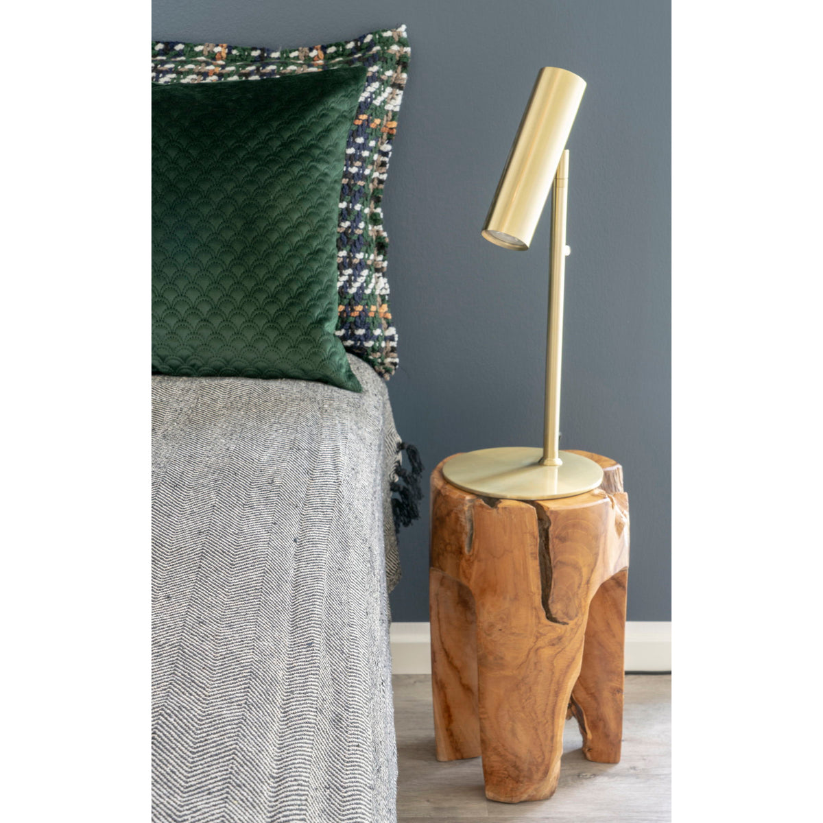 Hocker – Recyceltes Teakholz, Dreibeiniges Design, 40 cm Höhe - Rose | House Nordic