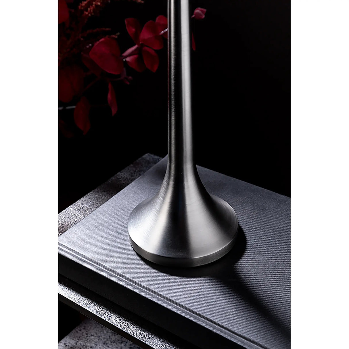 Tischleuchte - Dimmbares Licht, Silberne Optik, Ladestation - Illuma | Fink Living