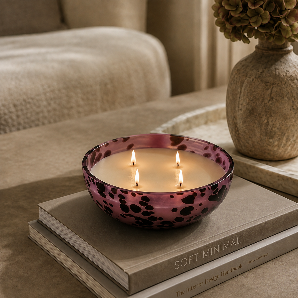 Duftkerze – Farbiges Glas, Sojawachs-Mix, Lange Brenndauer - Misha | Fink Living