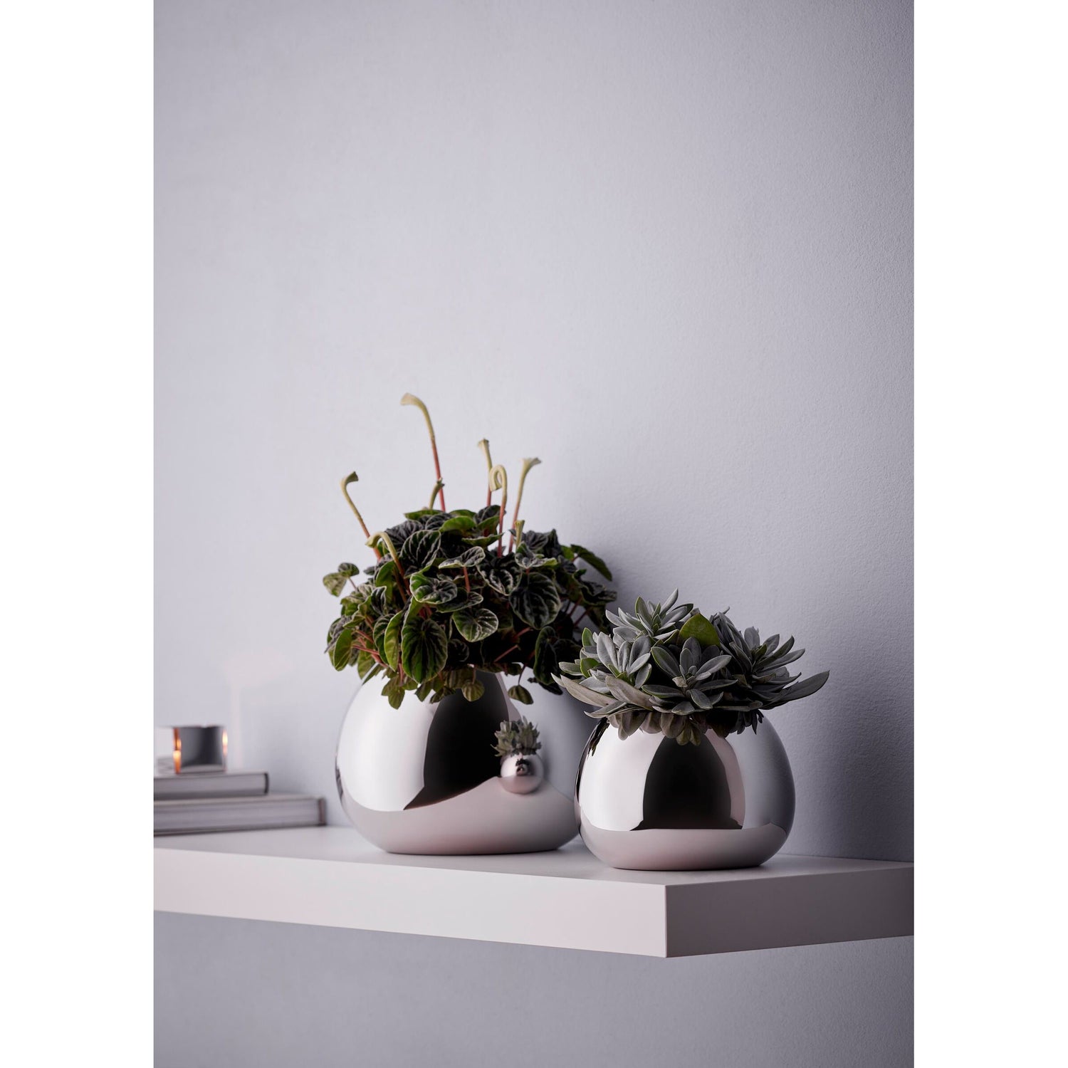 Vase mit hochglanzpolierter Edelstahloberfläche, Bauchiger Taillenform, Zeitlos-minimalistischem Design – Bella | Philippi