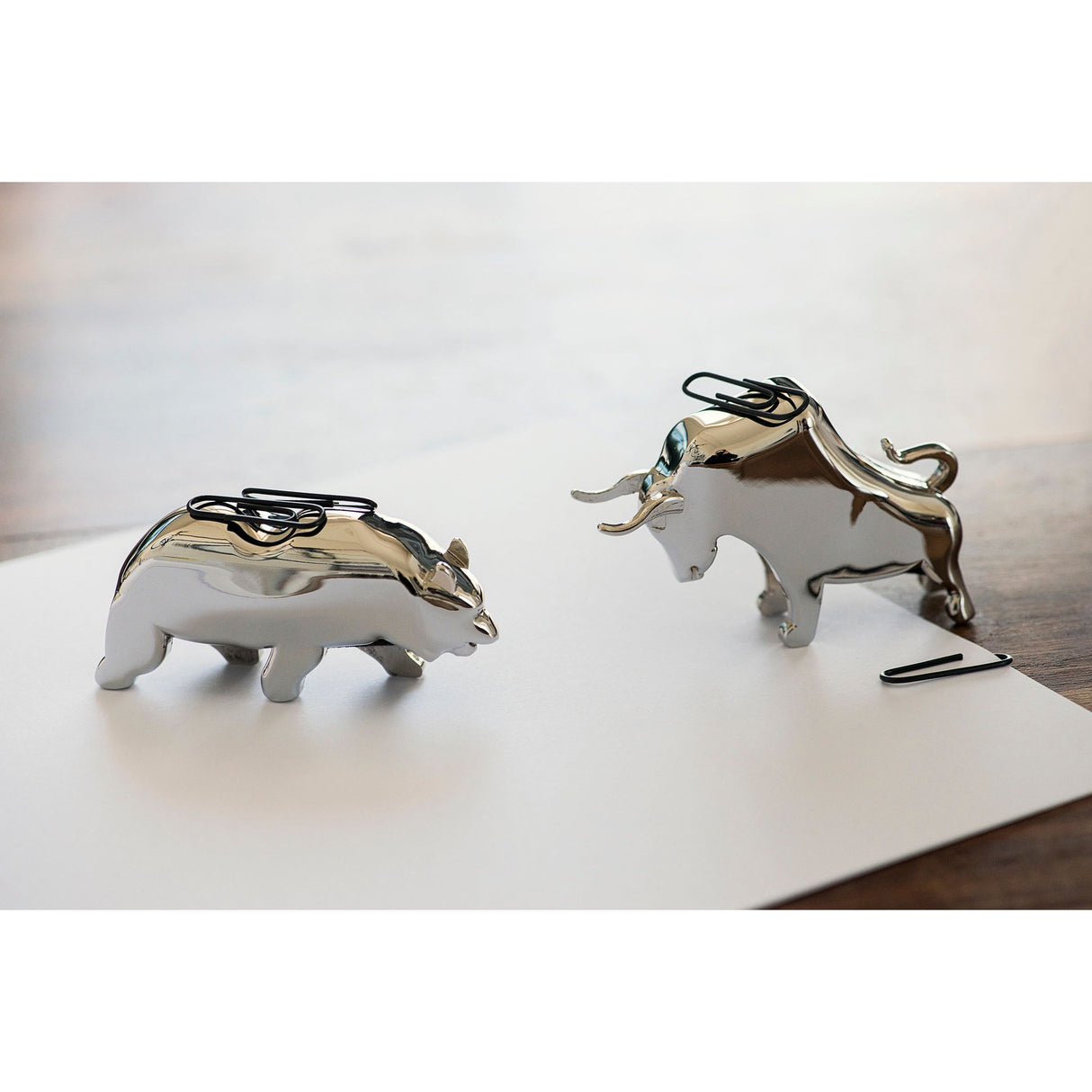 Büroklammerhalter Poliertes Nickel, Magnetisches Innenleben, Bullen-&-Bären-Design – Bull & Bear | Philippi
