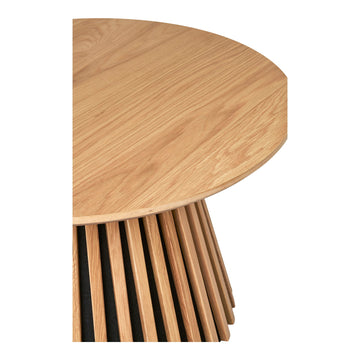 Coffee table – Oak veneer, natural color, timeless round silhouette – Osaka | House Nordic