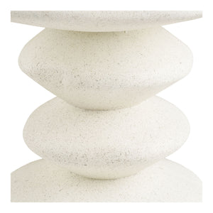 Beistelltisch – Weißer Faserbeton, skulpturale Form, 45 cm hoch - Blackburn | House Nordic