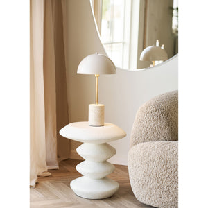 Beistelltisch – Weißer Faserbeton, skulpturale Form, 45 cm hoch - Blackburn | House Nordic