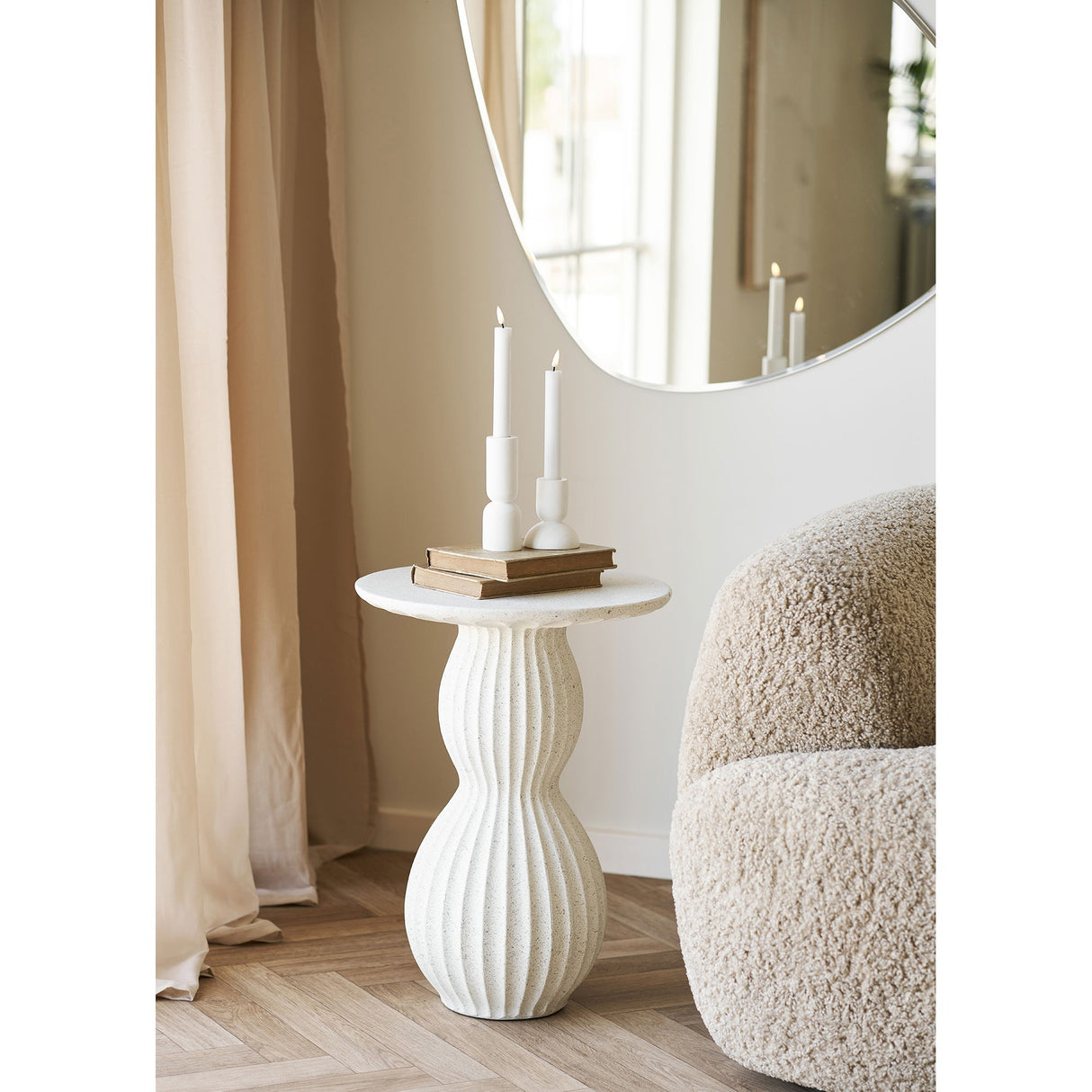 Beistelltisch – Faserlehm, Gerillte Form, 55cm hoch - Newtown | House Nordic