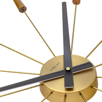 Wanduhr – Walnussholz, Stahlstifte, Stilles Werk - Plug Inn | NeXtime