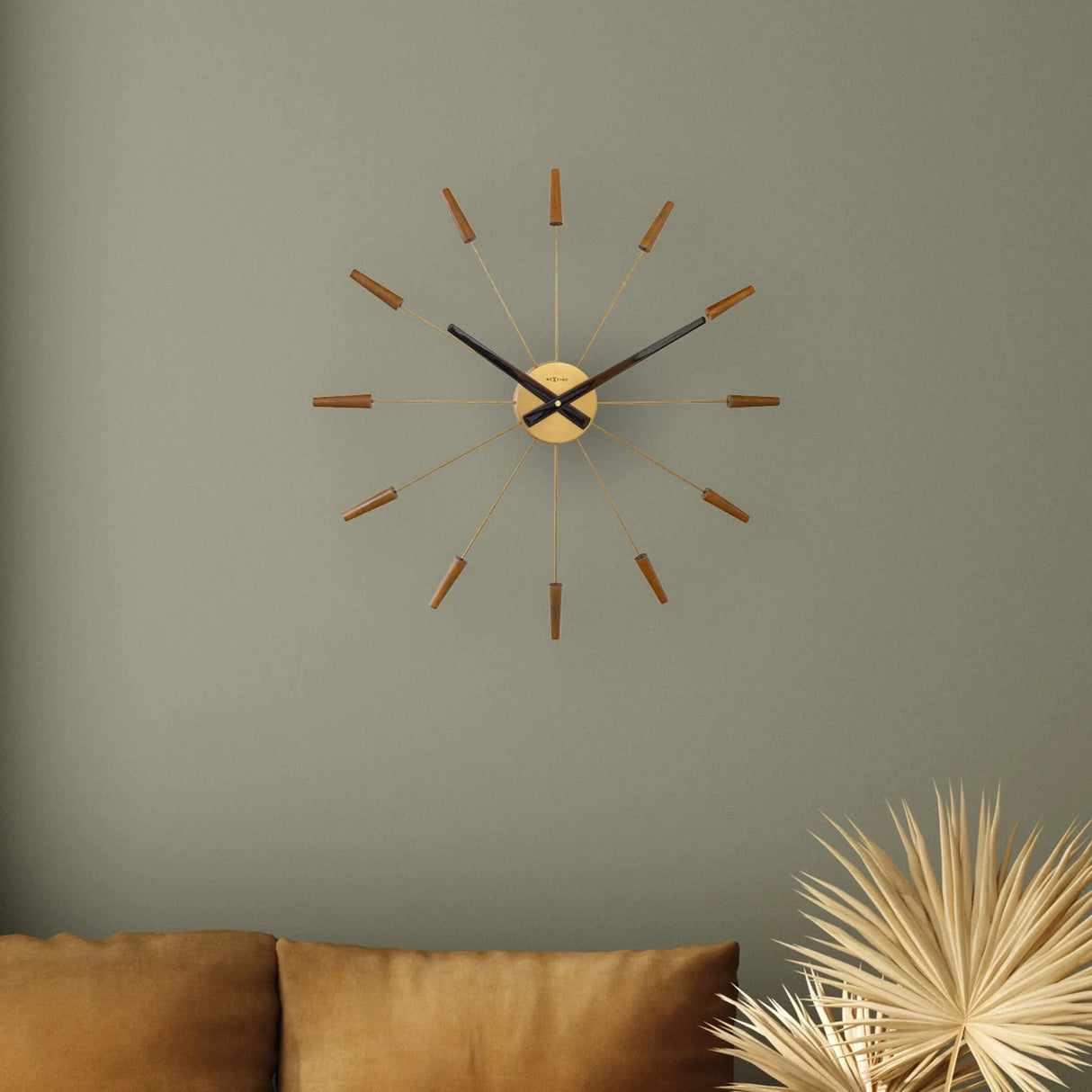 Wanduhr – Walnussholz, Stahlstifte, Stilles Werk - Plug Inn | NeXtime