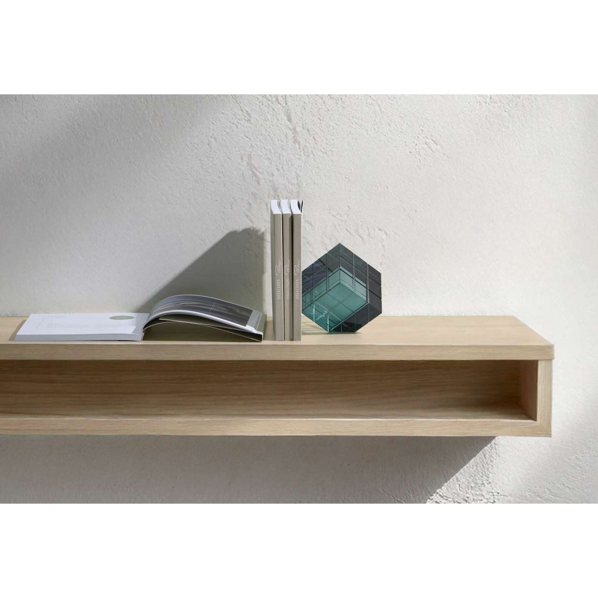 Buchstütze Smaragd-Kristall, handgeschliffen, geometrischer Würfel – Tara | Philippi