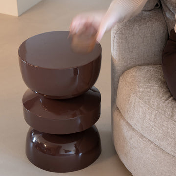 Beistelltisch – Ockergelbe Farbe, Glänzende Oberfläche, Skulpturales Design - Esra | Kick Collection