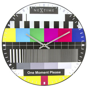 Wanduhr – Lautloses Uhrwerk, Testbild-Design, Kuppelglas - Testpage Dome | NeXtime