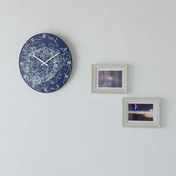 Wanduhr – Leuchtender Himmel, Gewölbtes Glas, Stilles Werk - Milchstraßenkuppel | NeXtime