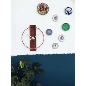 Wanduhr – Braunes Holz, Goldene Zeiger, Stilles Werk - Carl | NeXtime