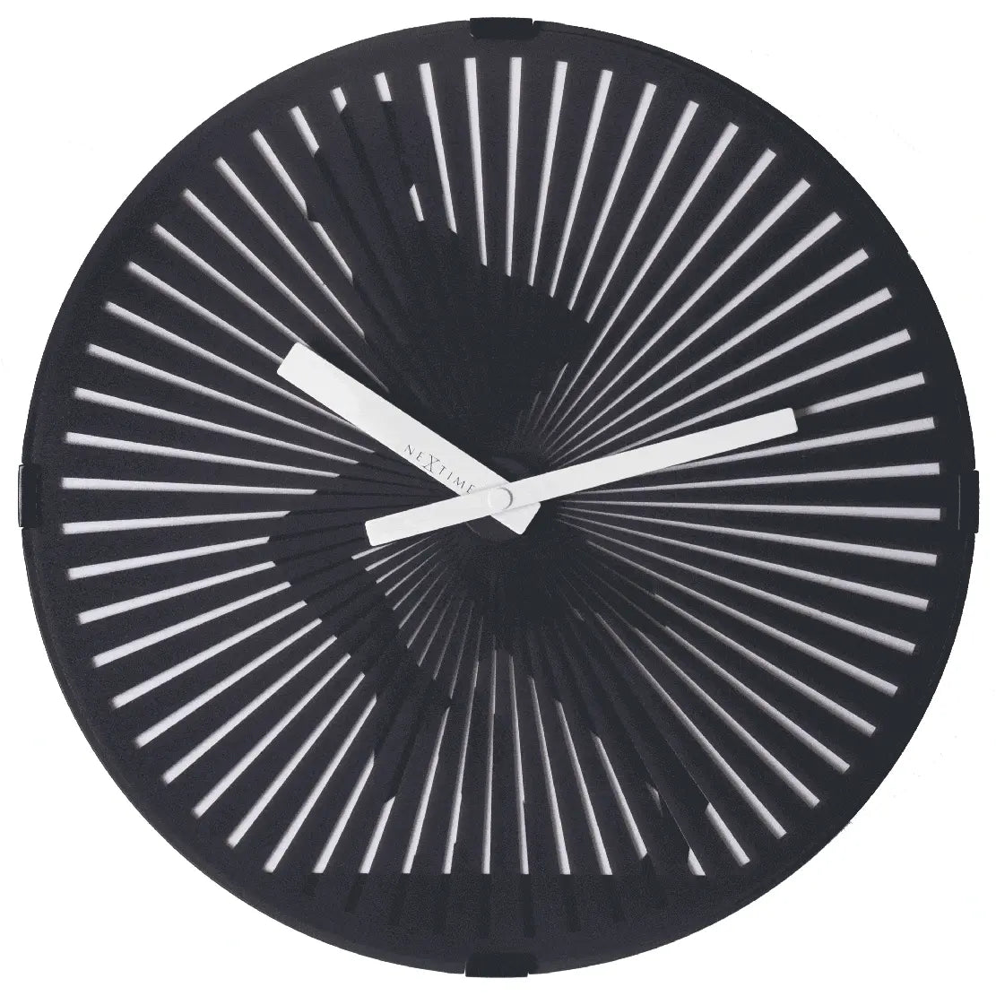 Wanduhr – Bewegender Mann, Robustes Kunststoff, Verspieltes Design | NeXtime